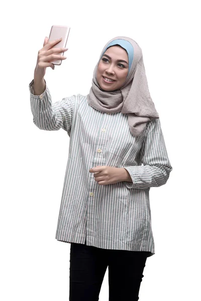 Gelukkig Aziatische Moslimvrouw — Stockfoto
