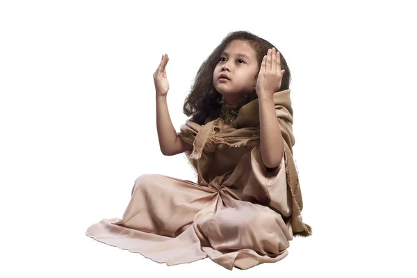 Little asian muslim girl — Stock Photo, Image