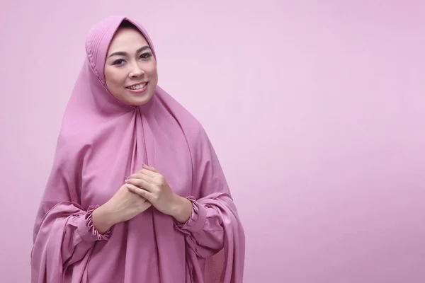 Pretty asian muslim woman — Stock Photo, Image