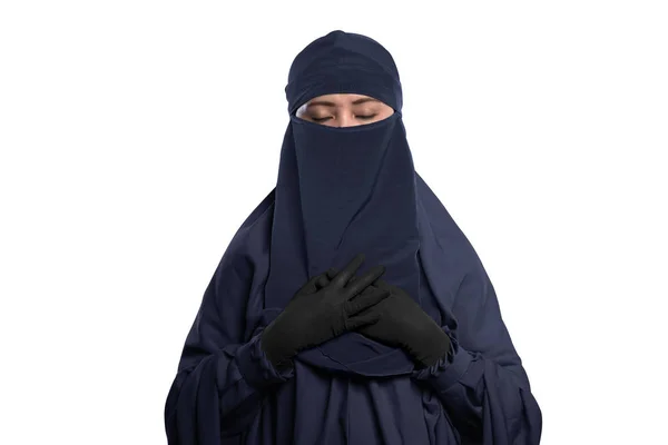 Woman wearing hijab and niqab — Stock Photo, Image