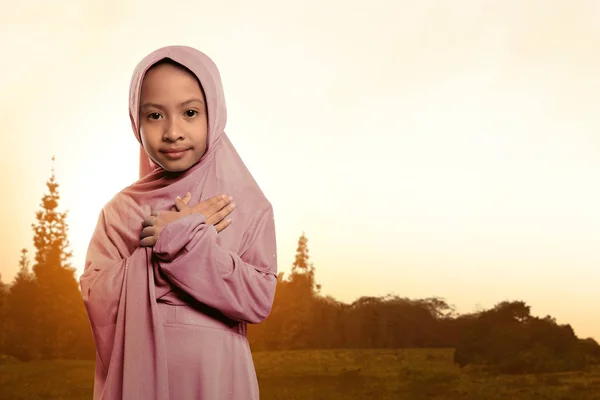 Азиатское мусульманское дитя — стоковое фото