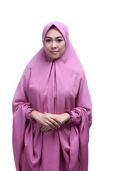 Ung asiatisk muslimsk kvinna som bär hijab — Stockfoto