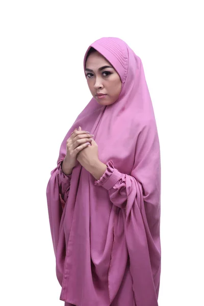Bela ásia muçulmano mulher vestindo véu orando — Fotografia de Stock