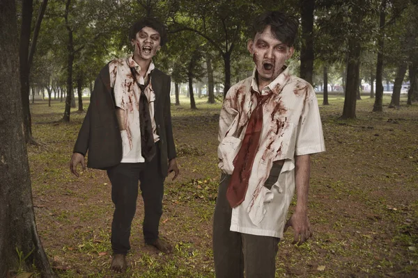 Två läskiga zombies — Stockfoto