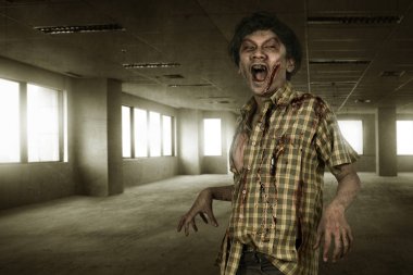 Kanlı Asya zombi adam kızgın yüzü ile