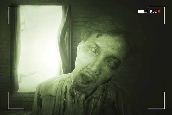 Retrato de assustador asiático zumbi homem com rosto ferido — Fotografia de Stock