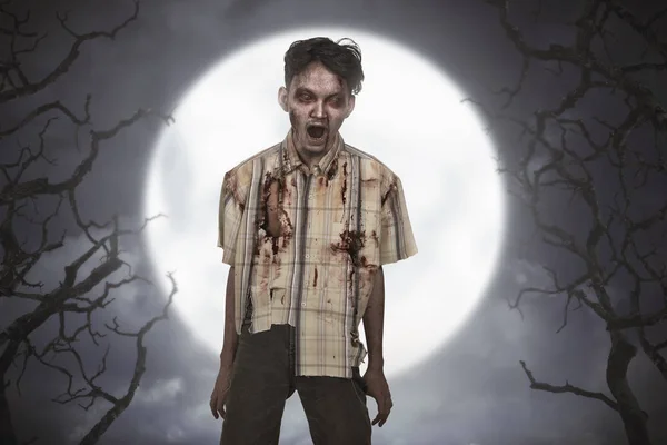 Spooky et sanglant asiatique zombie homme avec fou visage — Photo