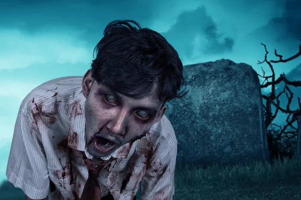 Close-up beeld van Aziatische zombie man gezicht met bloed — Stockfoto
