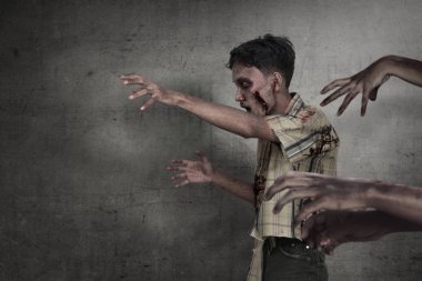 Sana ulaşmak için el ile Asya zombi adam portresi