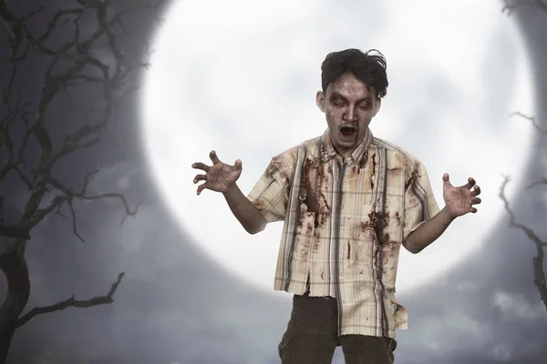 Kan ayakta olan Asya zombi adam portresi — Stok fotoğraf