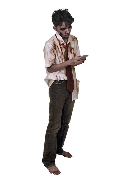 Portret van Aziatische zombie man met behulp van een smartphone — Stockfoto