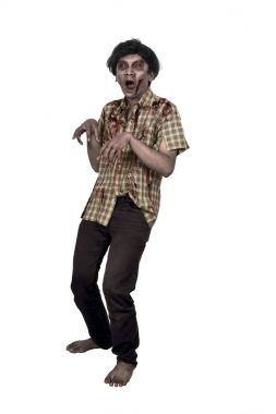 Yaralı yüz ayakta olan Asya zombi adam portresi