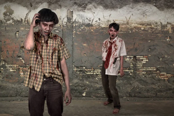 Kan ayakta korkunç iki Asya zombiler — Stok fotoğraf