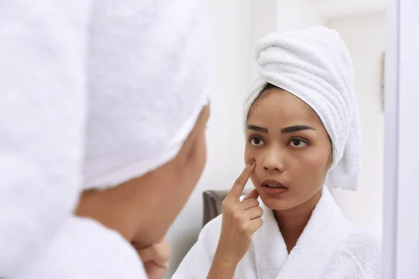 Young asian woman with bath towels cleanses her face — Stock Photo, Image