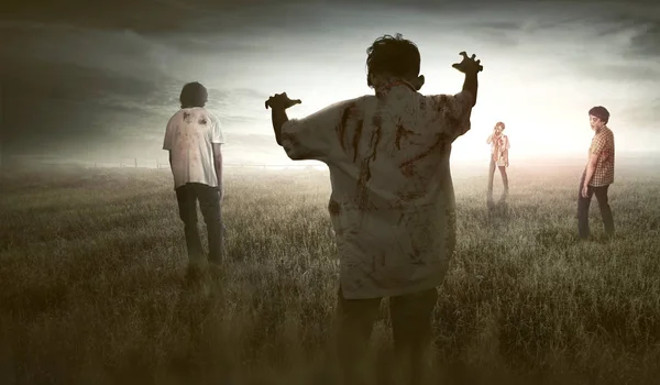 Група страшних азіатських зомбі ходять навколо — стокове фото