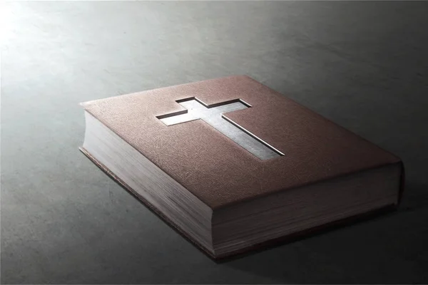 Bíblia Sagrada com cruz na capa — Fotografia de Stock