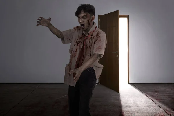 Aziatische zombie man — Stockfoto