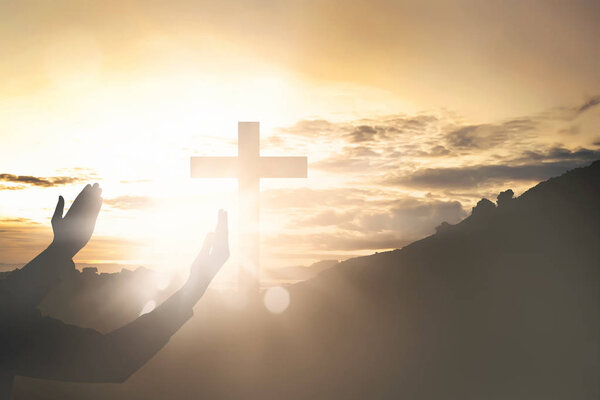 руки поднимая руку во время молитвы
 