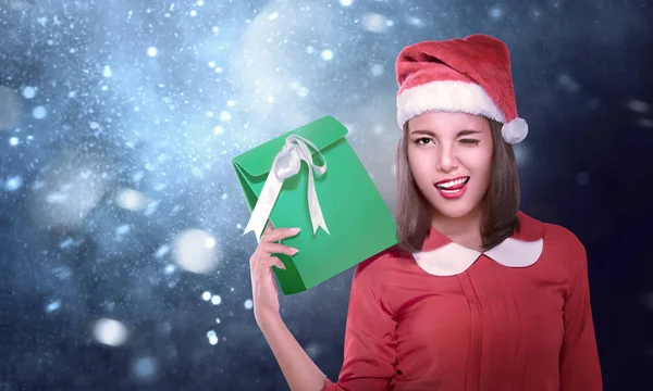 Sexy Chica Asiática Con Sombrero Santa Con Regalo Navidad Sobre —  Fotos de Stock