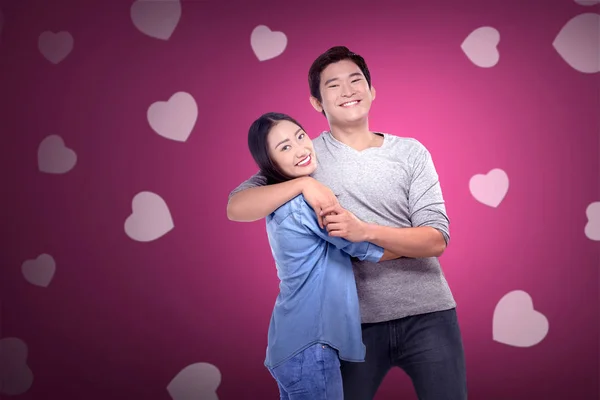 Jovem Ásia Casal Amor Abraçando Com Corações Fundo Dia Dos — Fotografia de Stock