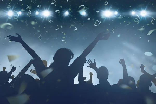 Folla Silhouette Persone Che Godono Celebrazione Del Nuovo Anno Concetto — Foto Stock