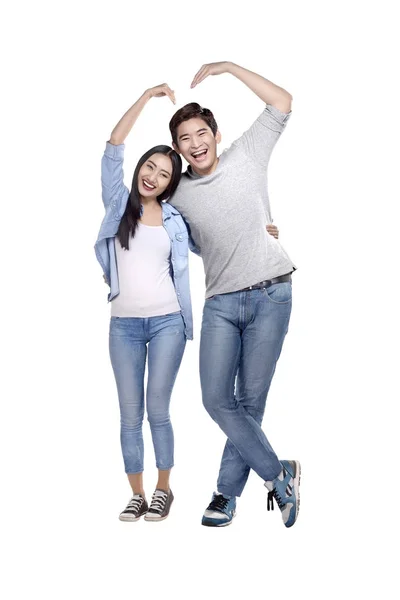 Asian pár, így a szív alakú kezével portréja — Stock Fotó
