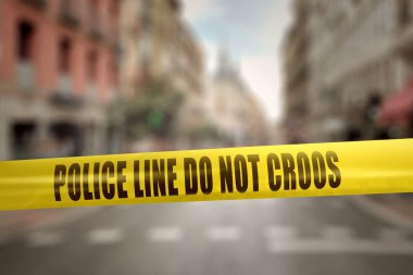 Sarı polis çizgi bant ile metin polis yapmak değil çizgiyi bulanık şehir arka plan