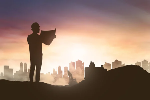 Silhueta Homem Engenheiro Procurando Planta Canteiro Obras Pôr Sol — Fotografia de Stock