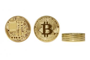 Altın bitcoin beyaz arka plan üzerinde izole ön ve arka görünümü