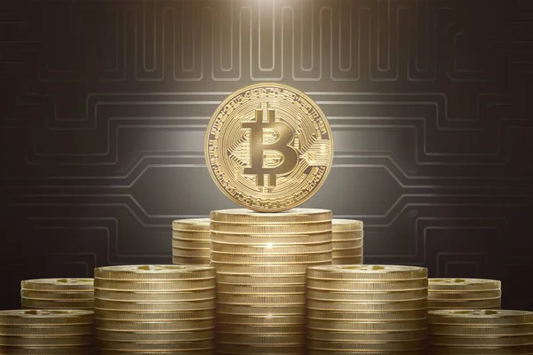 Стек Золотий Bitcoins Одну Монету Вершині Тлі Ланцюга — стокове фото