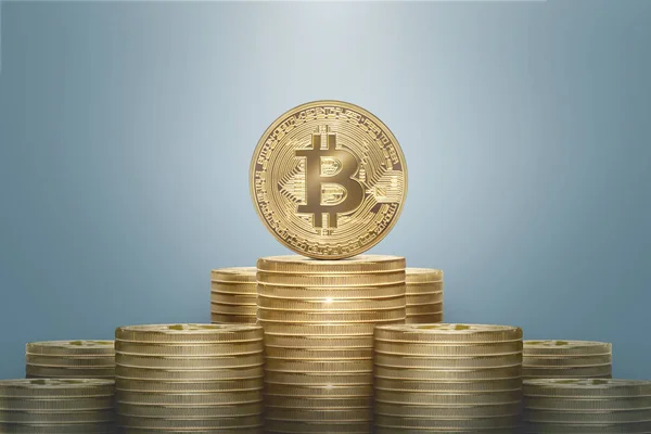 Золотий Bitcoin Стека Світлому Фоні — стокове фото