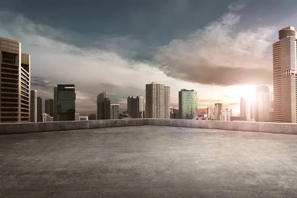 Takterrass Med Balkong Med Stadsbilden Solnedgången — Stockfoto