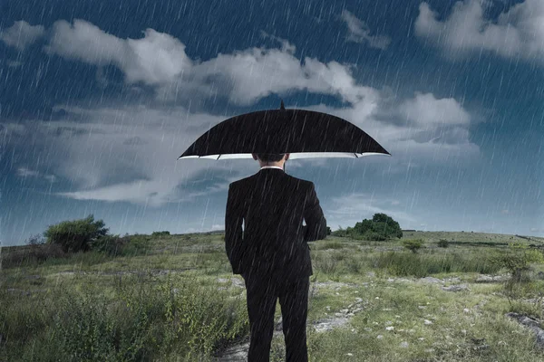Affärsman Med Paraply Stående Regn — Stockfoto