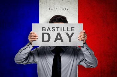 Holding yönetim kurulu bastille günü mesajı ile Fransa renk bayrak arka plan üzerinde adam