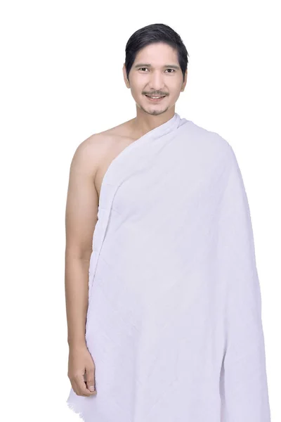 Портрет Азіатських Мусульманських Людині Носити Одяг Ihram Ізольовані Над Білим — стокове фото