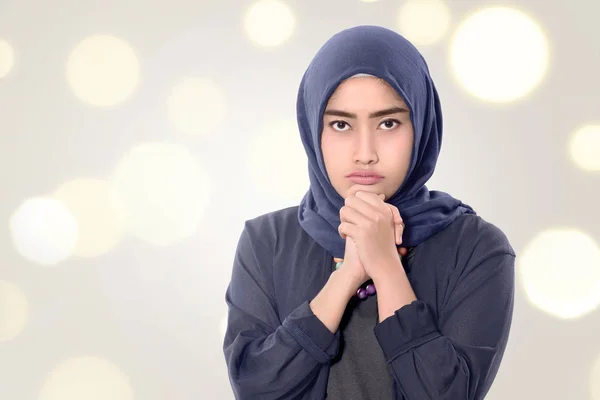 Young Asian Muslim Woman Hopefull Expression Blur Background — Stock Photo, Image