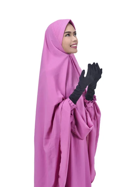 Religiosa Asiatica Musulmana Donna Con Hijab Pregare Isolato Sfondo Bianco — Foto Stock