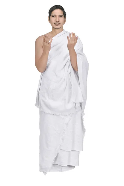 Vacker Asiatisk Muslim Med Ihram Trasa Isolerade Över Vit Bakgrund — Stockfoto