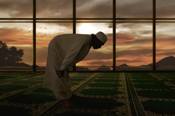 Asiático Musulmán Hombre Orando Dios Mezquita — Foto de Stock