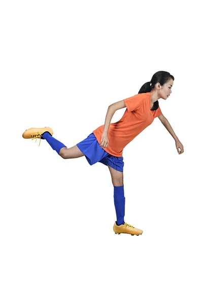 Asijské Fotbalový Hráč Žena Kopání Míče Nad Bílým Pozadím — Stock fotografie