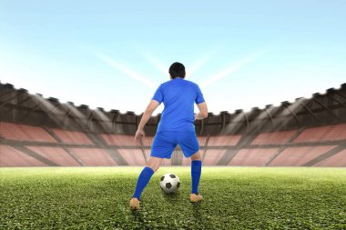 Profesyonel futbol oyuncu top sürme top 