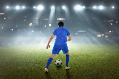 topu ile Asya futbolcu