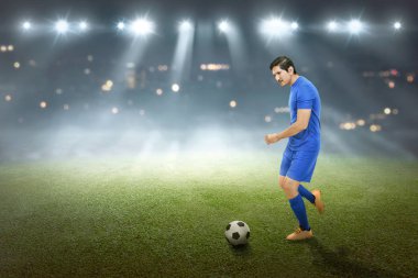 Spiritful Asyalı erkek futbolcu