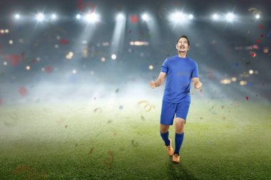 Sahada gol gol sonra kutlama Asya futbol oyuncusu