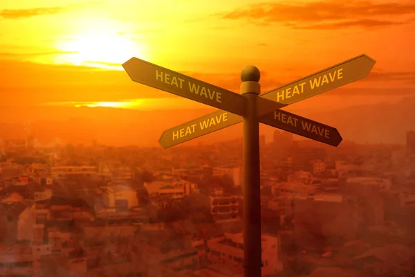 Panneau avec une direction de texte de vague de chaleur sur la ville avec le glo — Photo
