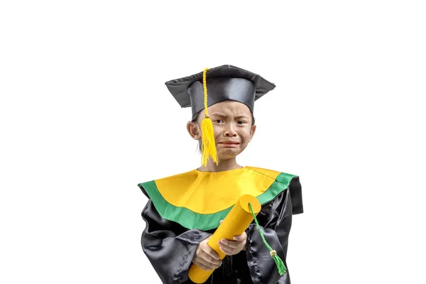 Asiática niña en sombrero y graduación vestido titular certificado — Foto de Stock