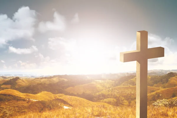 Cruz Cristiana en la cima de las colinas —  Fotos de Stock