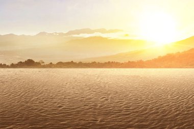 Dağ manzaralı çöl