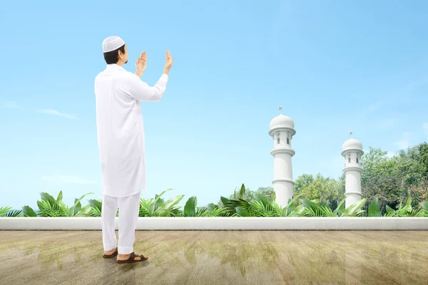 Asian Muslim Man Standing While Raised Hands Praying Mosque Terrace — Stock Photo, Image