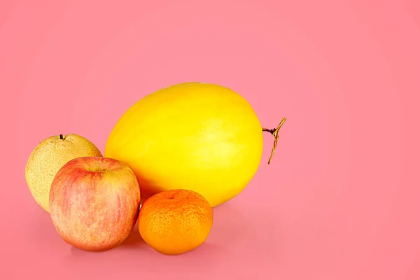 Variation Von Früchten Leuchtender Farbe Auf Rosa Hintergrund — Stockfoto